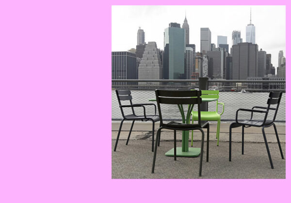 des chaises colorées Luxembourg à Brooklyn-Bridge-Park,NYC