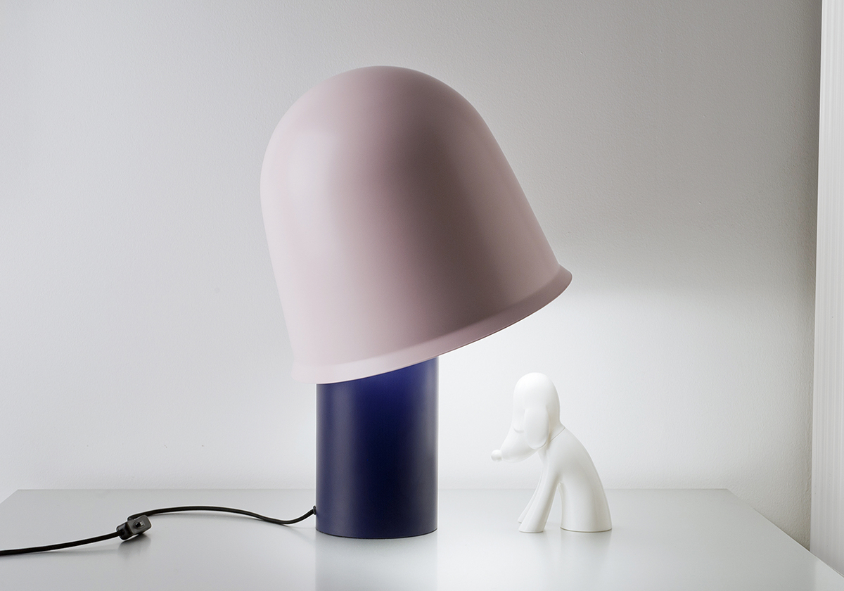 Lampe design en métal bicolore allumé éclairage doux