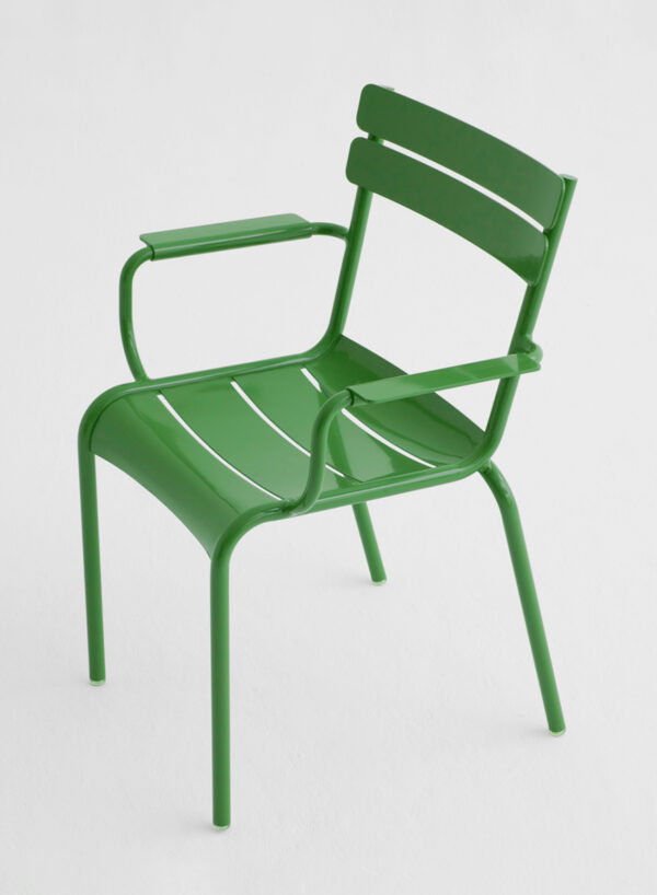 Chaise luxembourg verte désigné par Frédéric Sofia